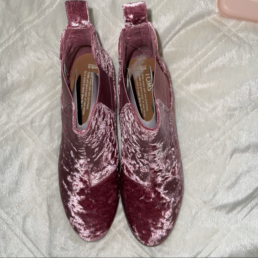 Tom’s pink velvet sparkle boots size 8.5 brand new